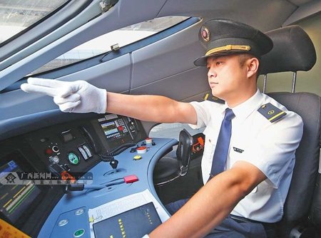 石家莊東華鐵路學(xué)?；疖囁緳C專業(yè)