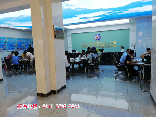 石家莊鐵路學(xué)校報(bào)名用本人到校嗎？