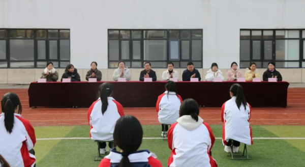 石家莊東華鐵路學(xué)?？瓦\(yùn)服務(wù)禮儀技能大賽