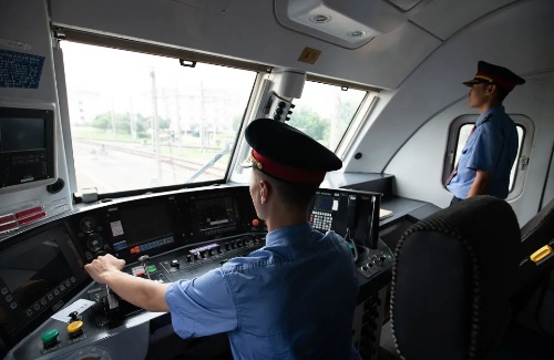 非鐵路專業(yè)能參加火車司機短期培訓嗎？火車司機招聘要求