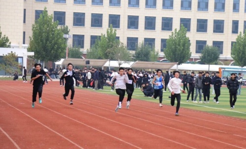 石家莊東華鐵路學校招生有年齡限制嗎？