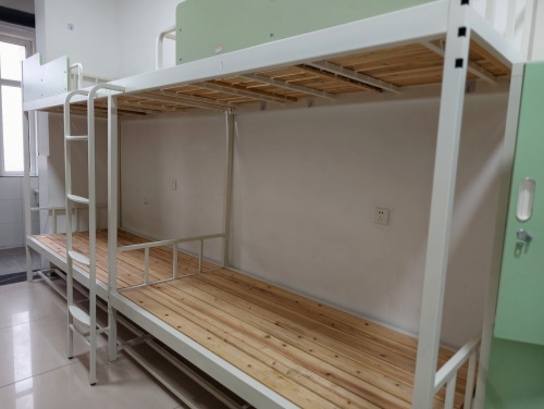 石家莊東華鐵路學(xué)校學(xué)生讓帶手機(jī)嗎？