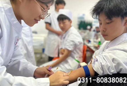 河北同仁醫(yī)學(xué)中等專業(yè)學(xué)校地址在哪？